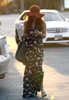 Vanessa Hudgens feet photo thumbnail