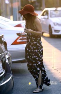 Vanessa Hudgens feet photo thumbnail