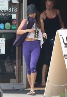 Vanessa Hudgens feet photo thumbnail
