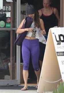 Vanessa Hudgens feet photo thumbnail