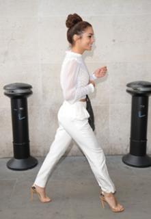 Vanessa Hudgens feet photo thumbnail