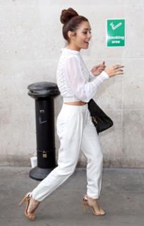 Vanessa Hudgens feet photo thumbnail