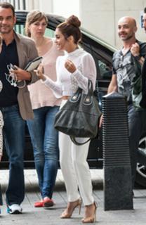 Vanessa Hudgens feet photo thumbnail
