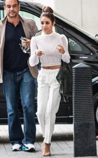 Vanessa Hudgens feet photo thumbnail
