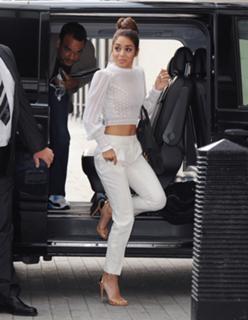 Vanessa Hudgens feet photo thumbnail