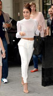 Vanessa Hudgens feet photo thumbnail