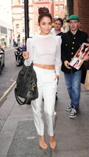 Vanessa Hudgens feet photo thumbnail