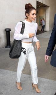 Vanessa Hudgens feet photo thumbnail