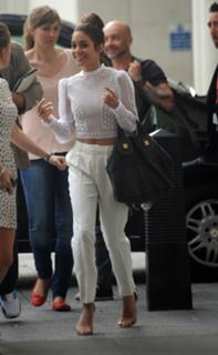 Vanessa Hudgens feet photo thumbnail