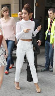 Vanessa Hudgens feet photo thumbnail