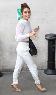 Vanessa Hudgens feet photo thumbnail