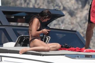 Vanessa Hudgens feet photo thumbnail