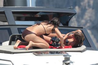 Vanessa Hudgens feet photo thumbnail
