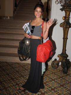Vanessa Hudgens feet photo thumbnail