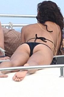 Vanessa Hudgens feet photo thumbnail