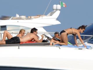Vanessa Hudgens feet photo thumbnail