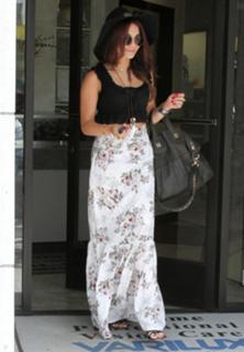 Vanessa Hudgens feet photo thumbnail