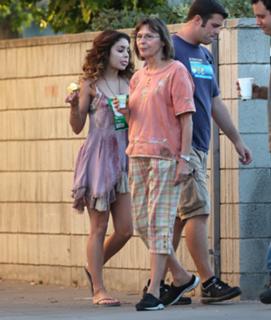 Vanessa Hudgens feet photo thumbnail