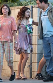 Vanessa Hudgens feet photo thumbnail
