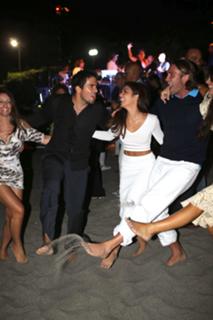 Vanessa Hudgens feet photo thumbnail