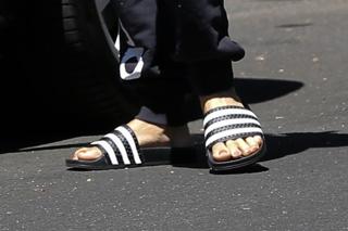 Vanessa Hudgens feet photo thumbnail