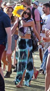 Vanessa Hudgens feet photo thumbnail