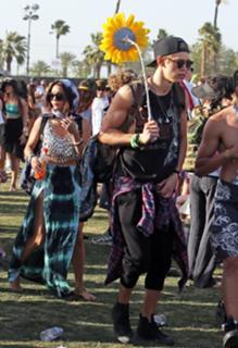 Vanessa Hudgens feet photo thumbnail