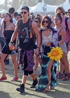 Vanessa Hudgens feet photo thumbnail