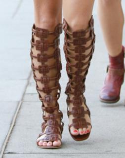 Vanessa Hudgens feet photo thumbnail