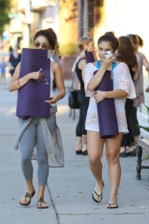Vanessa Hudgens feet photo thumbnail