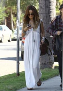 Vanessa Hudgens feet photo thumbnail