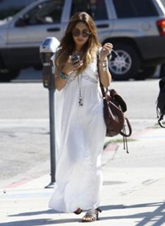 Vanessa Hudgens feet photo thumbnail