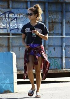 Vanessa Hudgens feet photo thumbnail