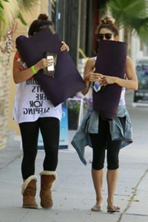 Vanessa Hudgens feet photo thumbnail