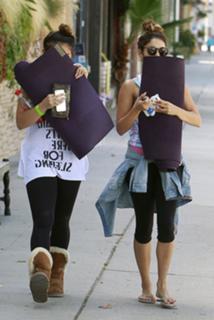 Vanessa Hudgens feet photo thumbnail