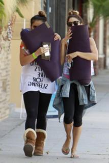 Vanessa Hudgens feet photo thumbnail