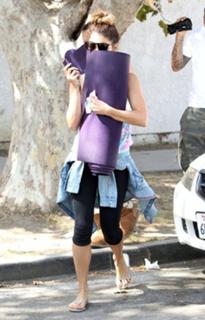 Vanessa Hudgens feet photo thumbnail