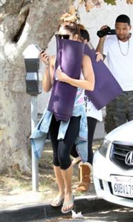 Vanessa Hudgens feet photo thumbnail