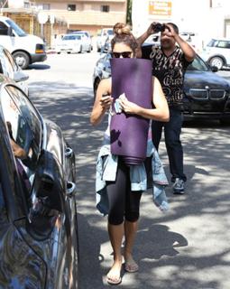 Vanessa Hudgens feet photo thumbnail