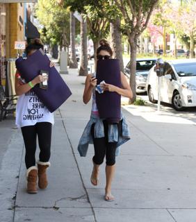 Vanessa Hudgens feet photo thumbnail