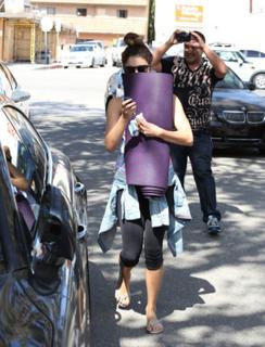 Vanessa Hudgens feet photo thumbnail