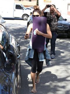 Vanessa Hudgens feet photo thumbnail
