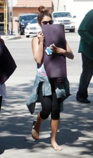 Vanessa Hudgens feet photo thumbnail