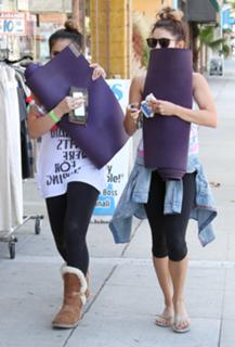 Vanessa Hudgens feet photo thumbnail