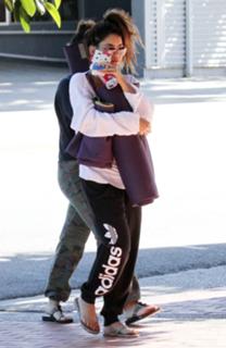 Vanessa Hudgens feet photo thumbnail