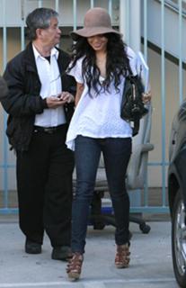 Vanessa Hudgens feet photo thumbnail