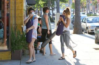 Vanessa Hudgens feet photo thumbnail