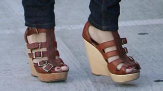 Vanessa Hudgens feet photo thumbnail