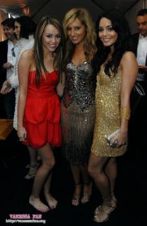 Vanessa Hudgens feet photo thumbnail