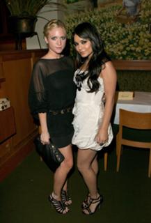 Vanessa Hudgens feet photo thumbnail